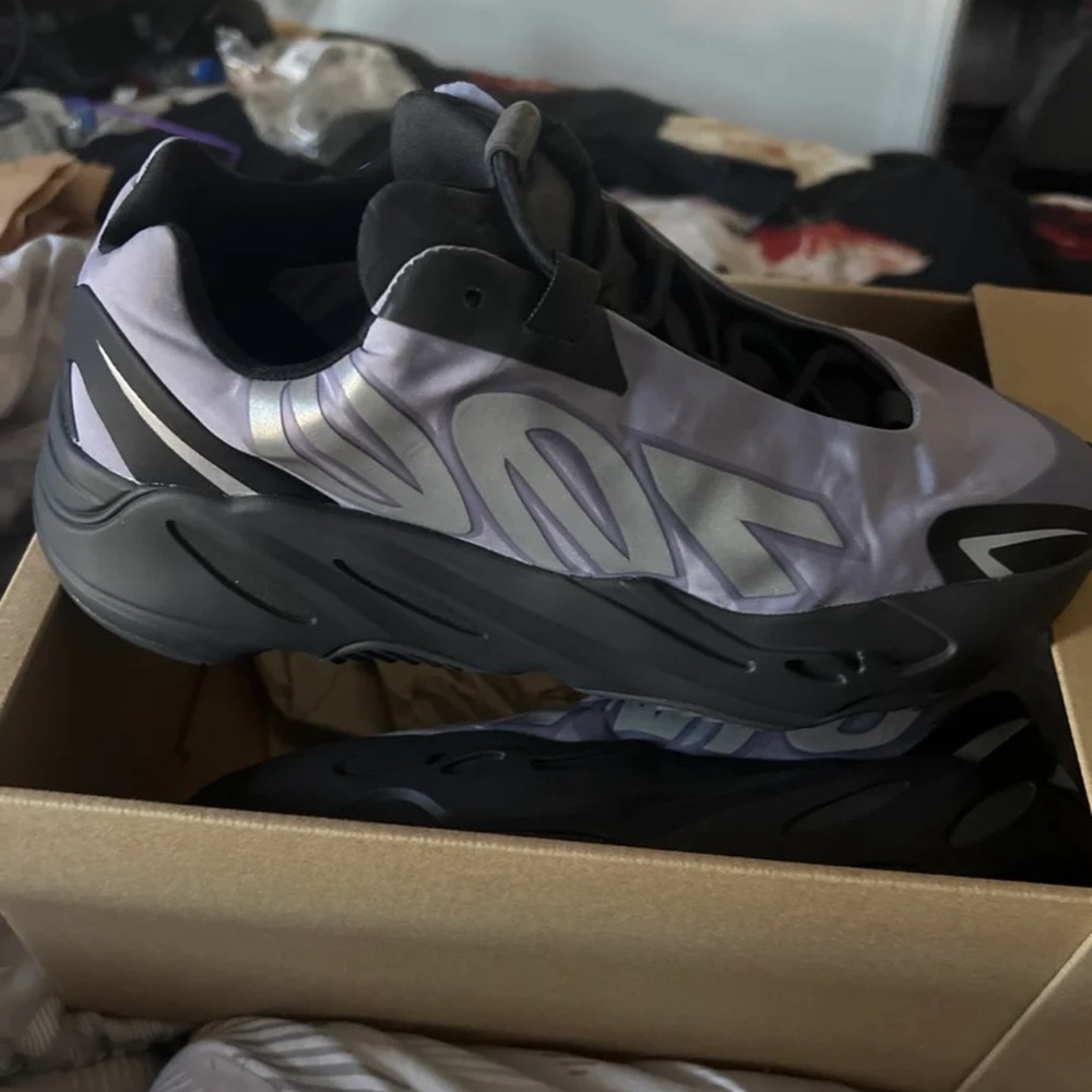 Yeezy boost 700